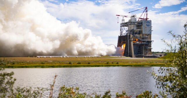 NASA Tests RS-25 Engine for Future Artemis Missions